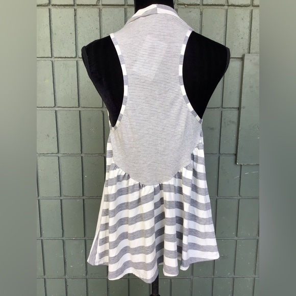 NWT- This elegant vest by LiLac Maternity Brand has a beautiful striped pattern. - Picture 5 of 10